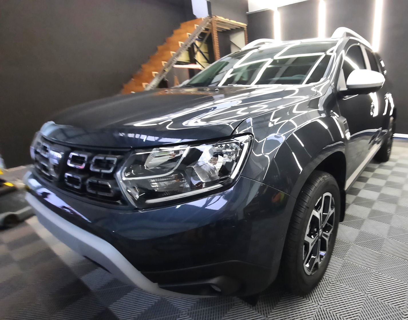 O Dacia Duster cu 0 km la bord a fost dusă la detailing, și abia acum arată ”țiplă” - FOTO