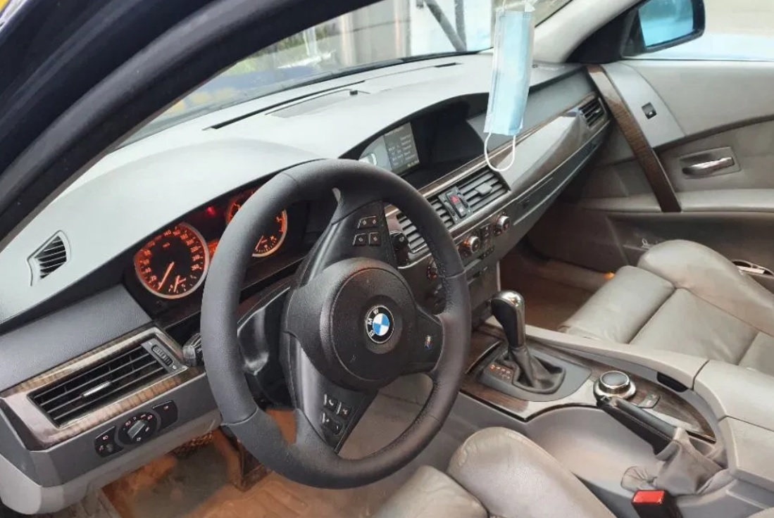 BMW-ul cu cel mai mare kilometraj de pe autovit.ro nu e ieftin deloc. Are „Faruri în curbă. Keyless go. Direcție asistată”