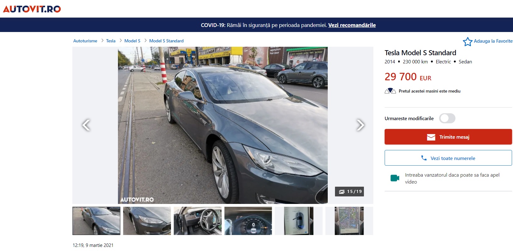 Cel mai nepotrivit loc unde să faci poze la o mașină. ”Shooting” cu o Tesla chiar pe linia de tramvai - FOTO