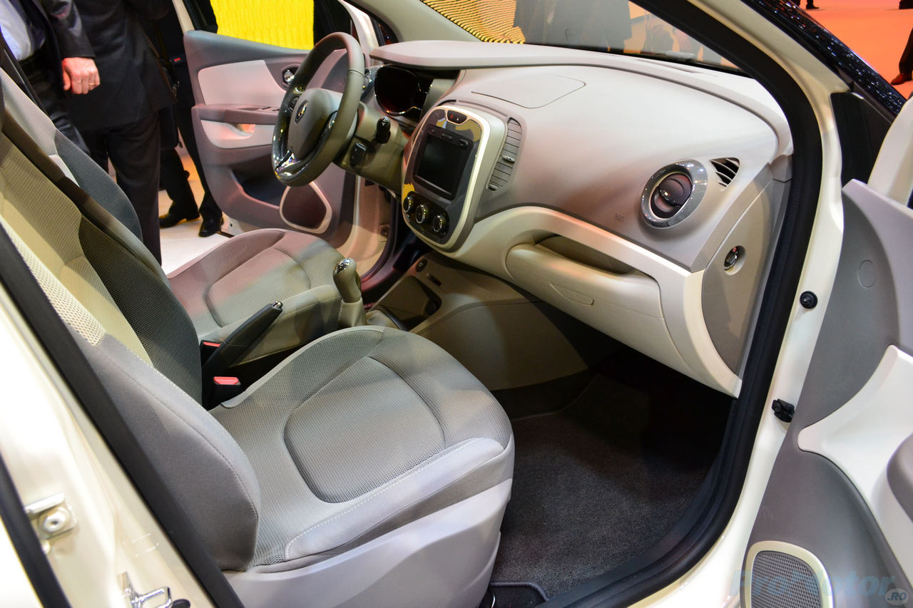 Renault Captur interior