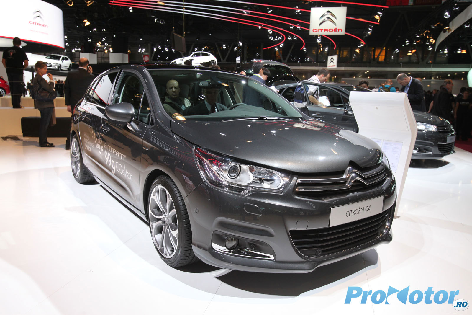 Noul Citroen C4 vine cu un stil mai sobru si mai serios