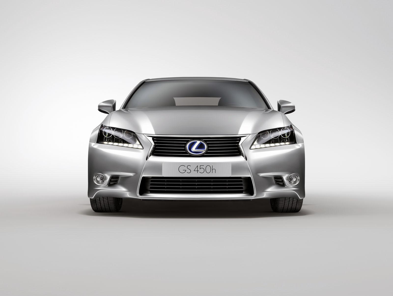 Fata de un GS normal, Lexus GS 450h se diferentiaza prin faruri si siglele iluminate