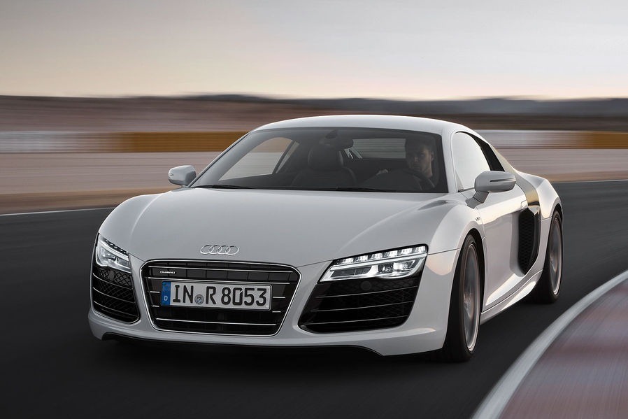 Audi R8 facelift vine cu doua caroserii si trei versiuni de motorizare: V8, V10 si V10 plus