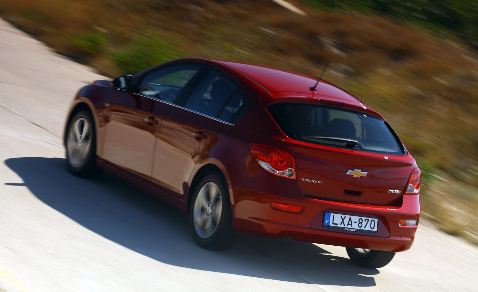 Chevrolet Cruze hatchback are un comportament rutier corect, cu accent pe confort