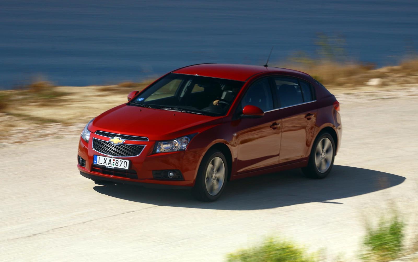 Dieselul de 2.0 litri si 163 CP este foarte silentios pe Cruze hatchback