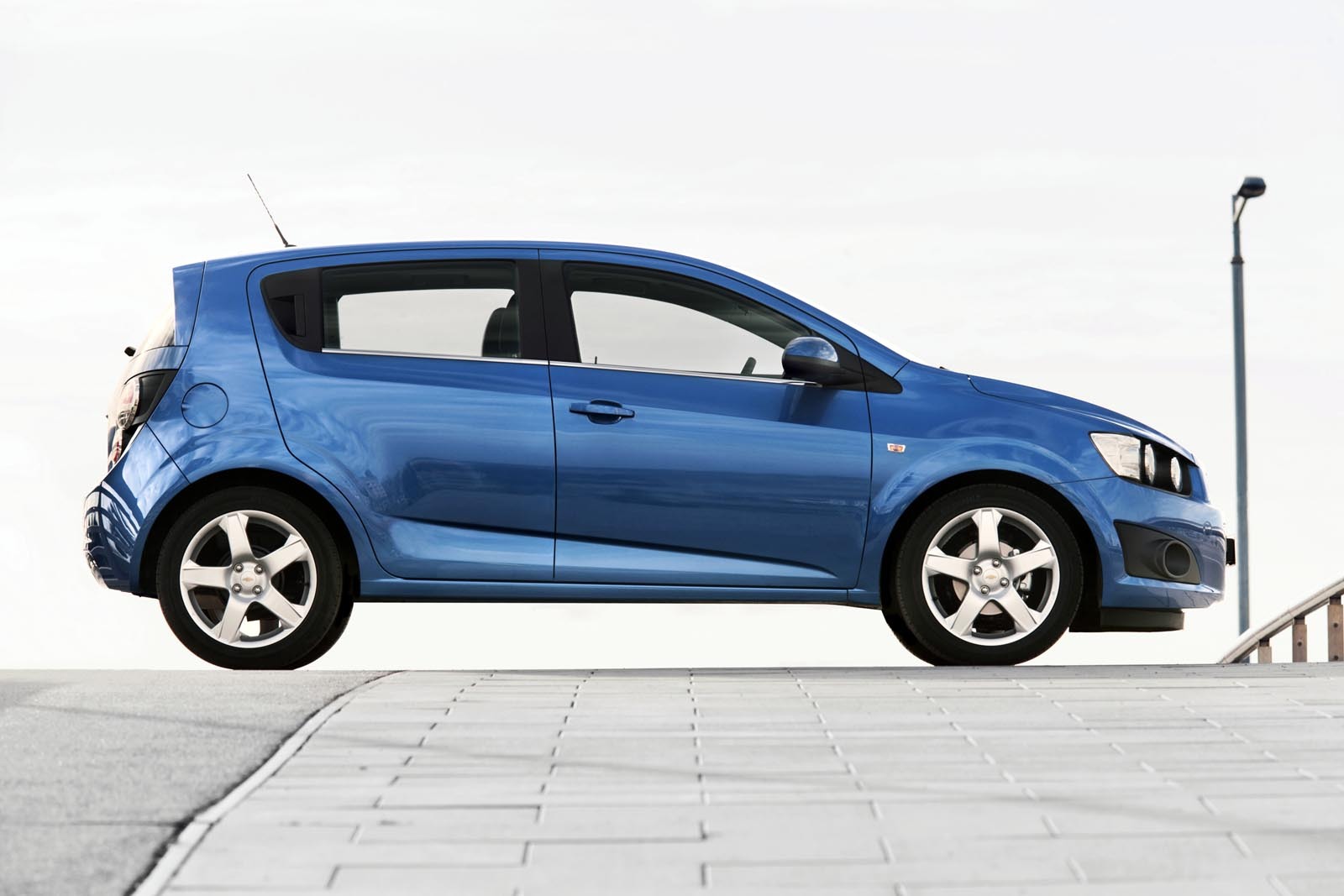 Chevrolet Aveo diesel vine in trei versiuni: 1.3 75 CP, 1.3 95 CP si 1.3 ECO