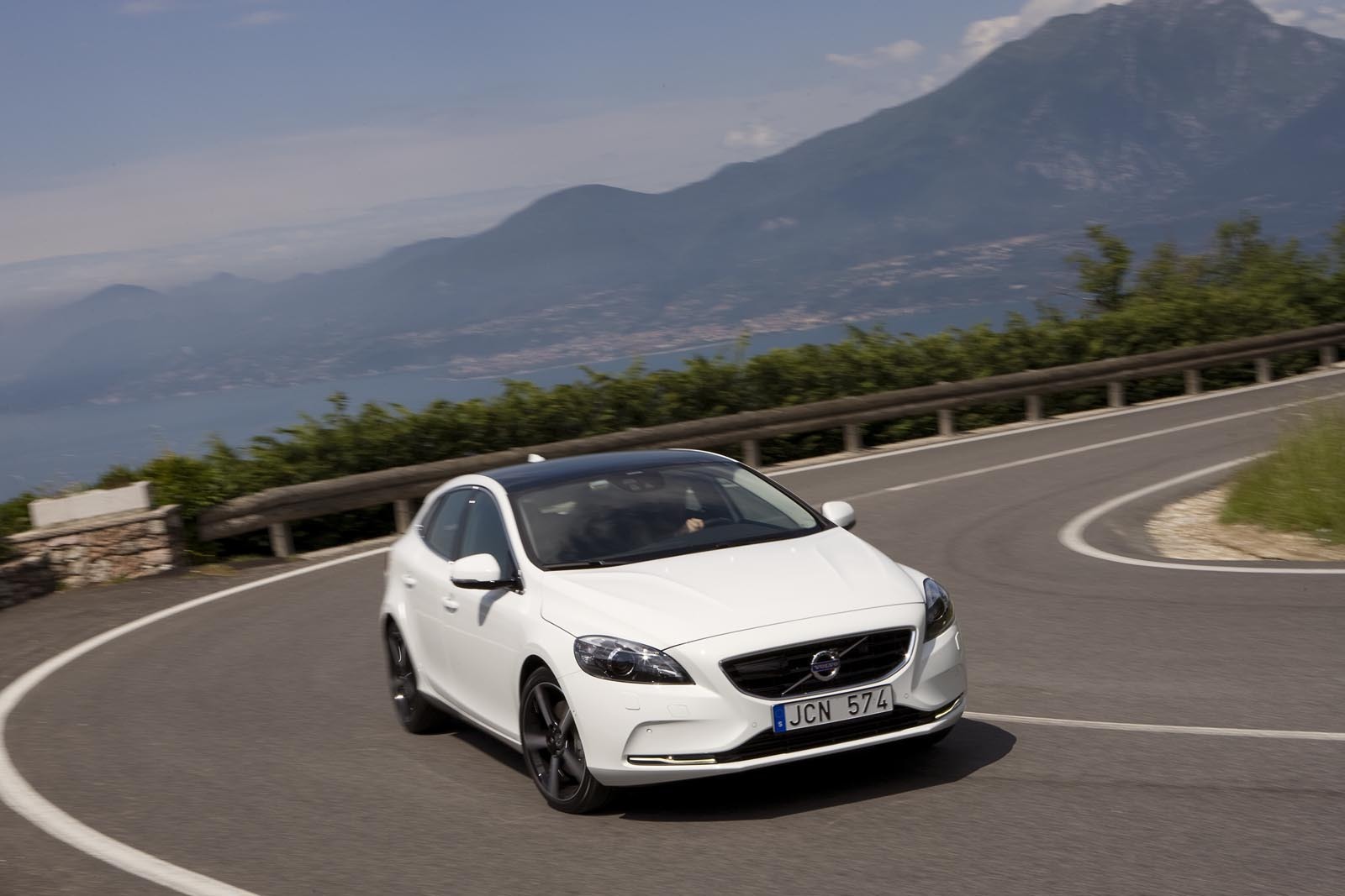 Volvo V40 T4 are un motor turbo de 1,6 litri si 180 CP