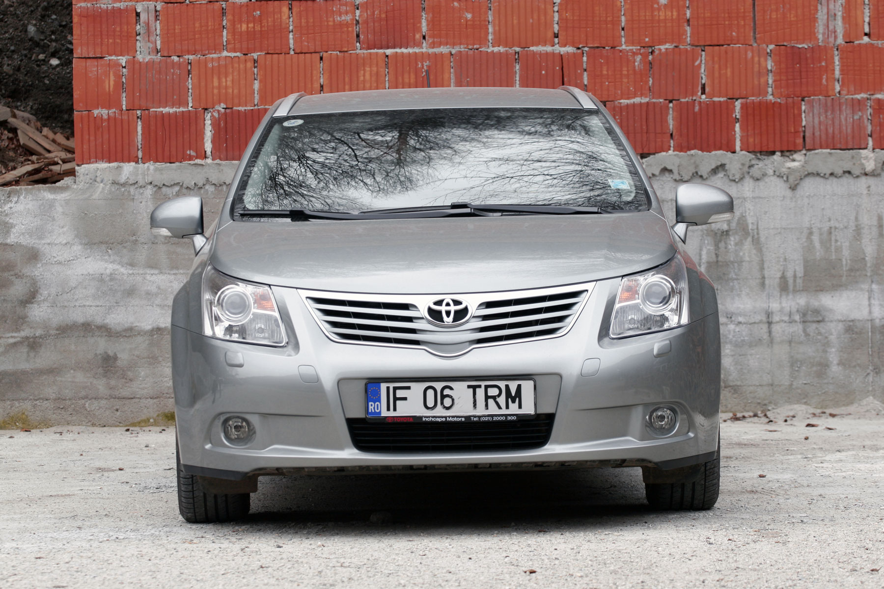 Toyota Avensis - fata