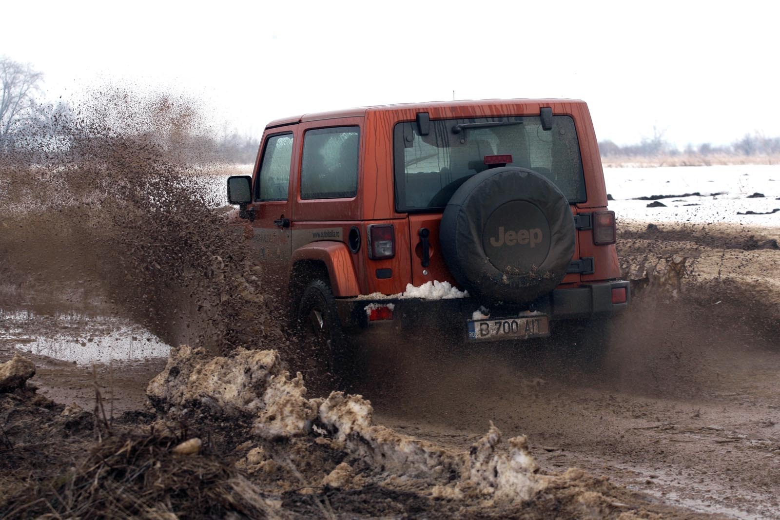 Jeep Wrangler e conceput pentru doze serioase de fun in afara asfaltului