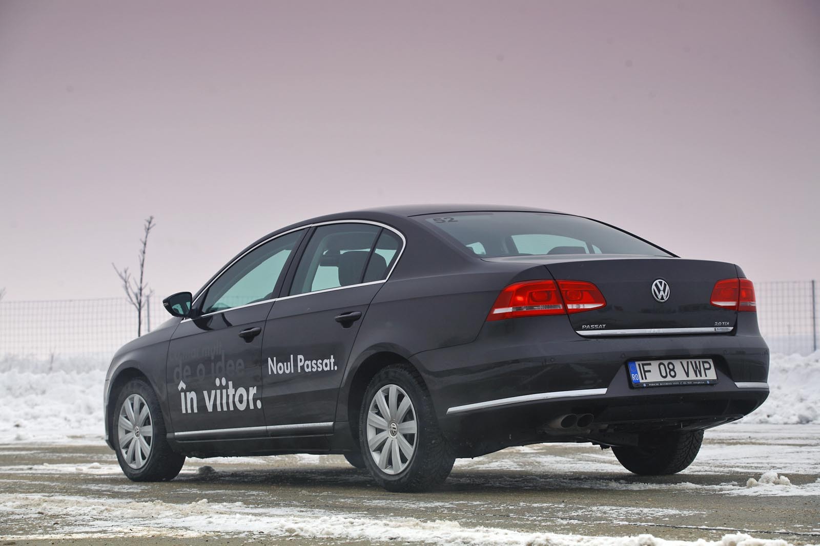 Fata de Insignia si Mondeo, VW Passat este mult prea simplist, patratos si aproape batranesc