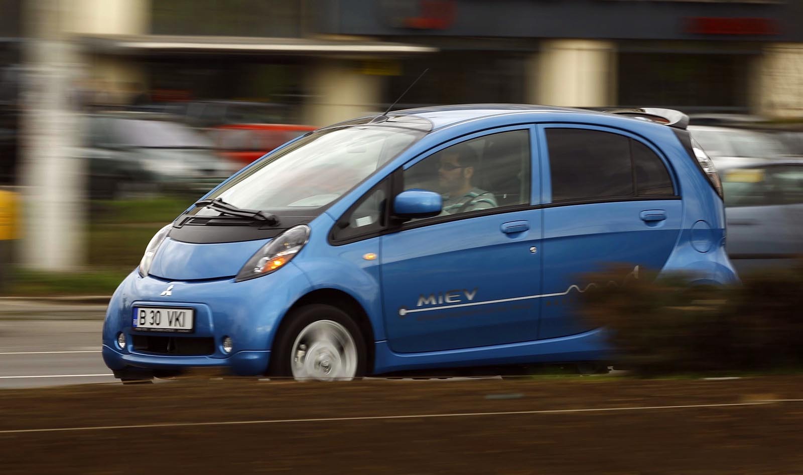 Aproape incredibil modul in care accelereaza Mitsubishi i-MiEV, gratie cuplului maxim la 0 rpm